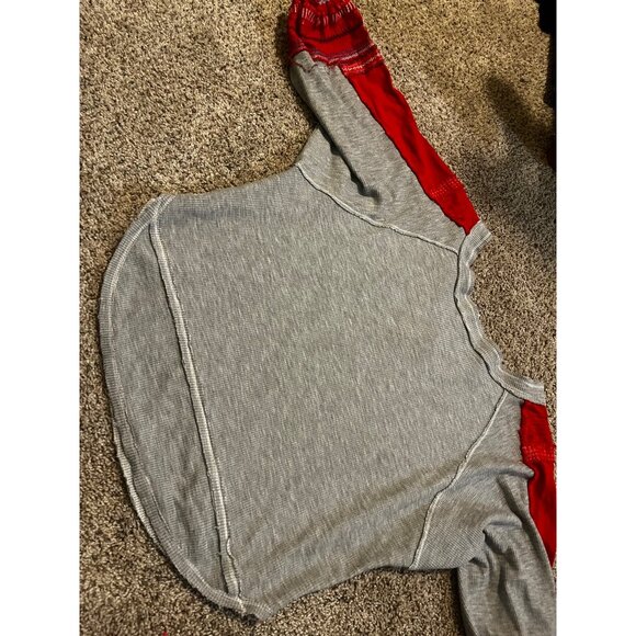 Free People We The Free Bubble Tee Gray Combo Red Embroidered Sleeve Top Large - Picture 6 of 8